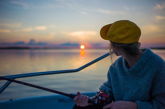 Virvelöintiä auringonlaskussa